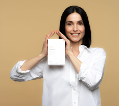 beauty-focus-collagen-plus-carton-box-white-shirt-model-picture-1-6926×6189-11191aa